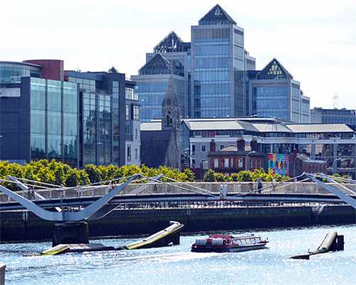 床旗、床裙、床尾凳，那些让人疑惑的床品，有没有实际用途？