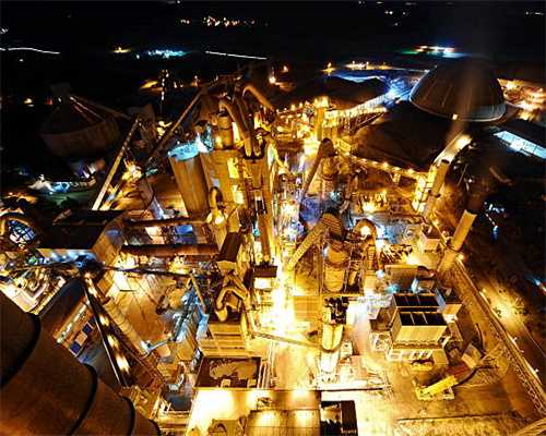 在一家商场体验世界名品