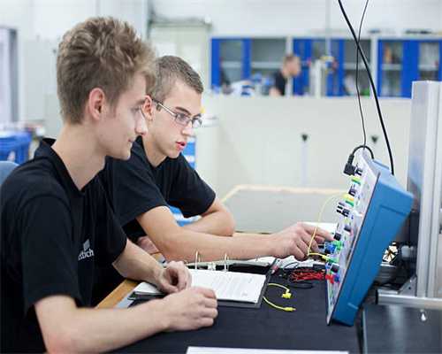 为清洁工具打个储物柜，只要10公分，一抽一拉整整齐齐挂进去