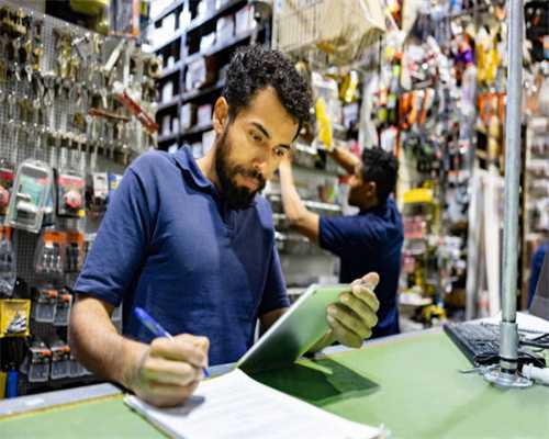 圆凳和坐墩分不清？来看下介于这二者间的坐具吧