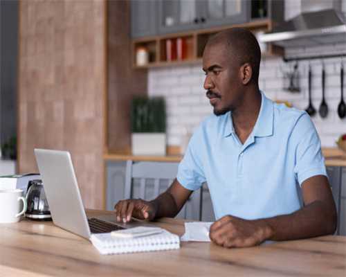 户外桌椅那一套有点安逸