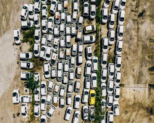 一张饭桌代表的就是三餐四季，有爱，有温暖，有阳光