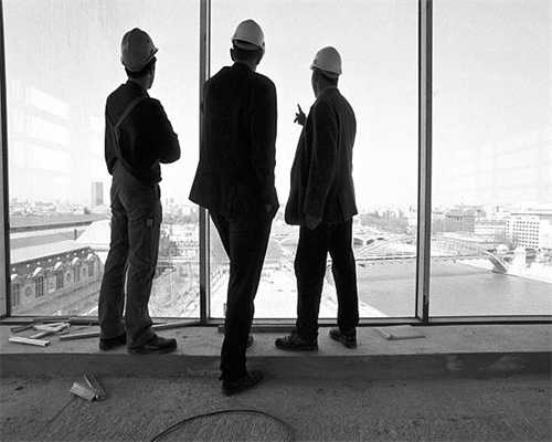 装吸顶灯的客厅，简单实用好大方！