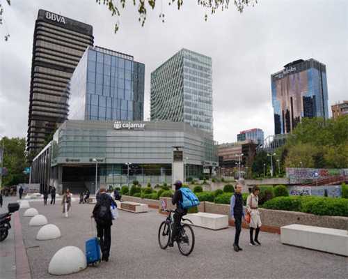 饭店椅子的隐秘设计：让顾客坐立不安