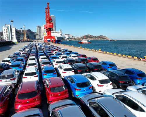 挑选客厅吸顶灯，建议抓住这5点，不仅是好看，更是为了省钱耐用