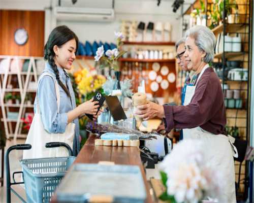 多么痛的领悟！客厅茶几，不小心选大了，膝盖撞得很受伤